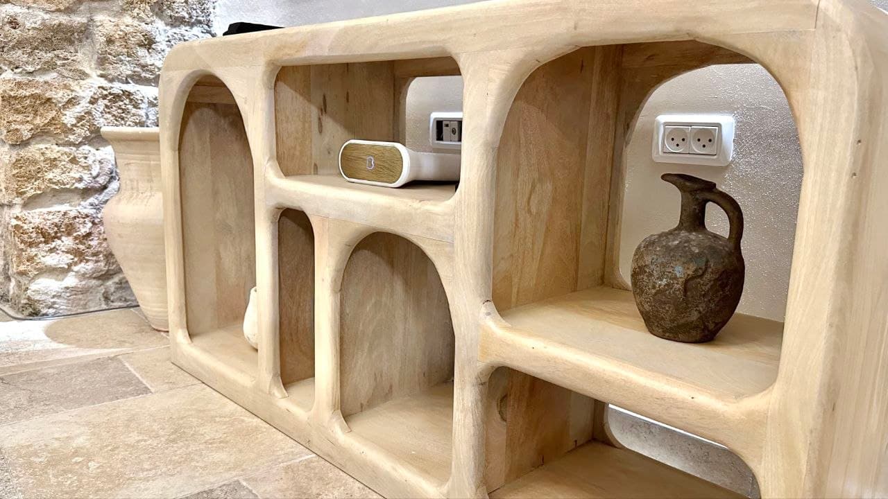 Vaulted Jacuzzi Studio — Old Acre — 2