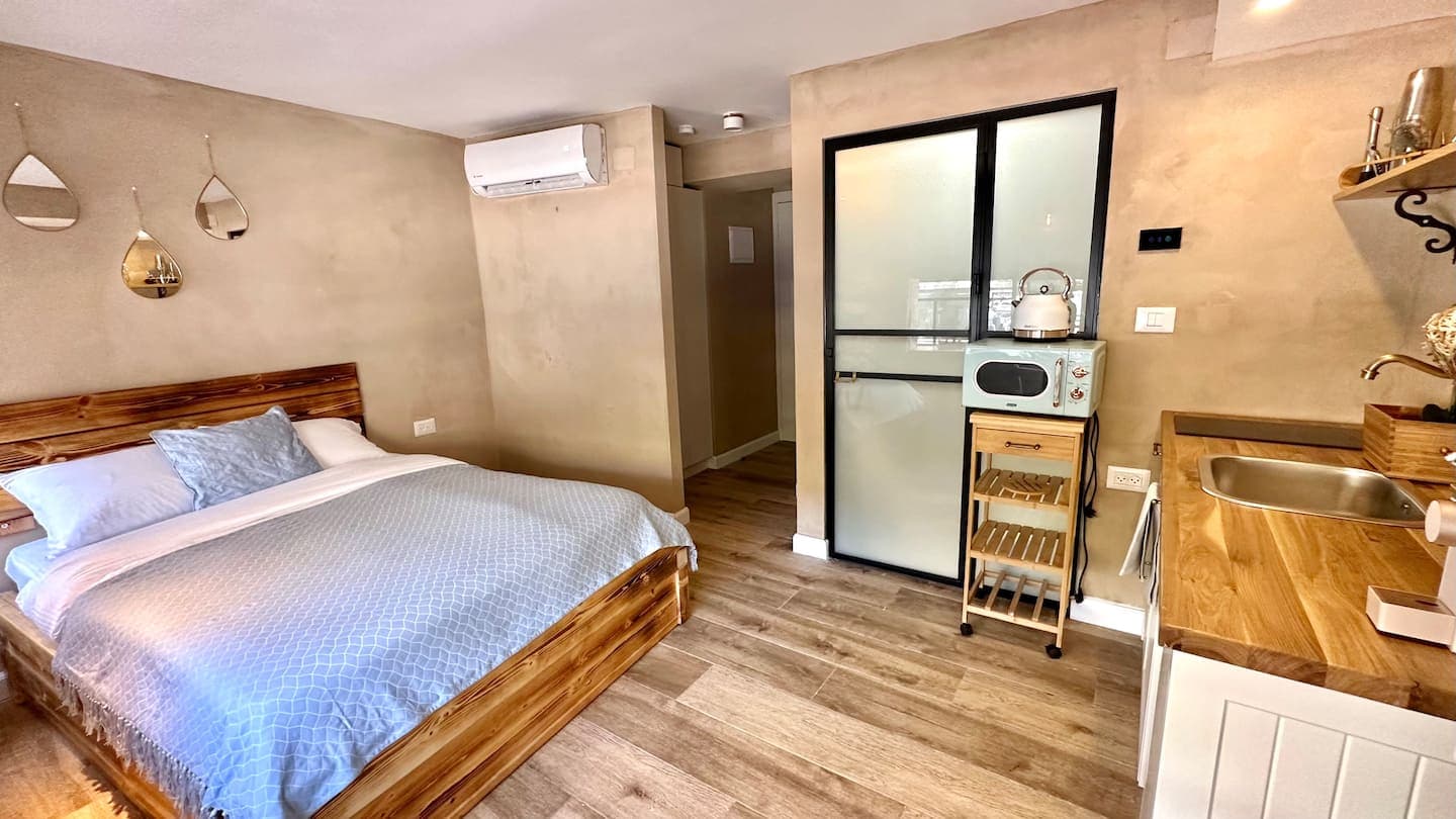 Bankers Historic Hotel — Classic Room — 7