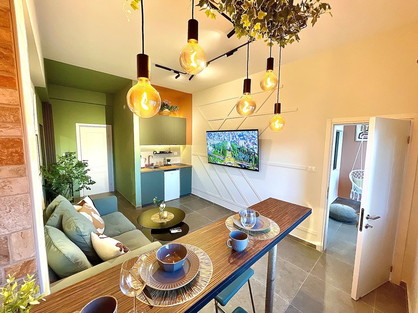 Designer Jacuzzi Apartment — 2