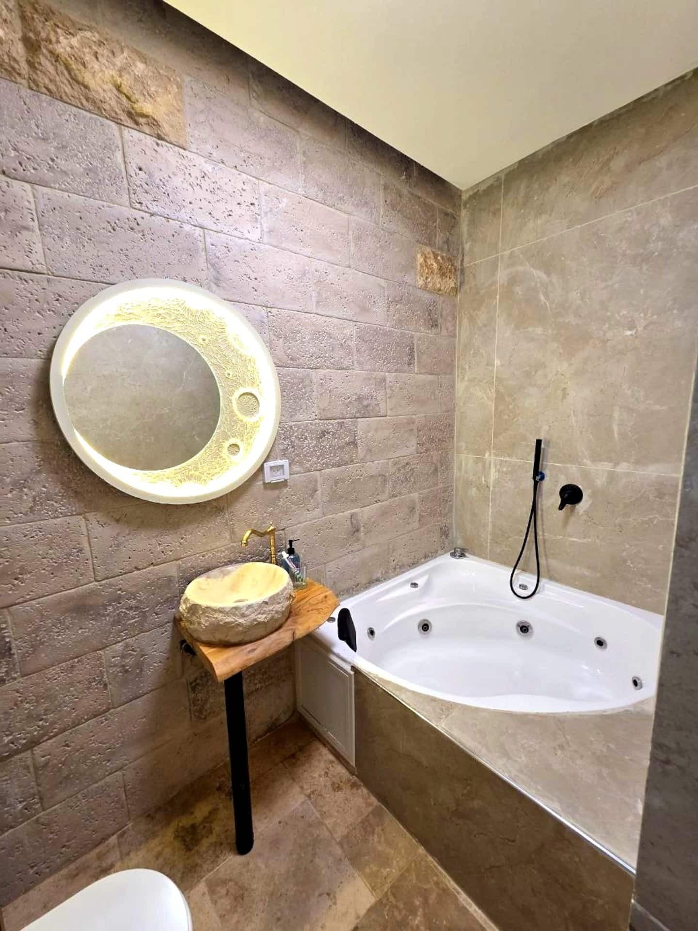 Admat HaYehudim 1891 — Jacuzzi Apartment — 4
