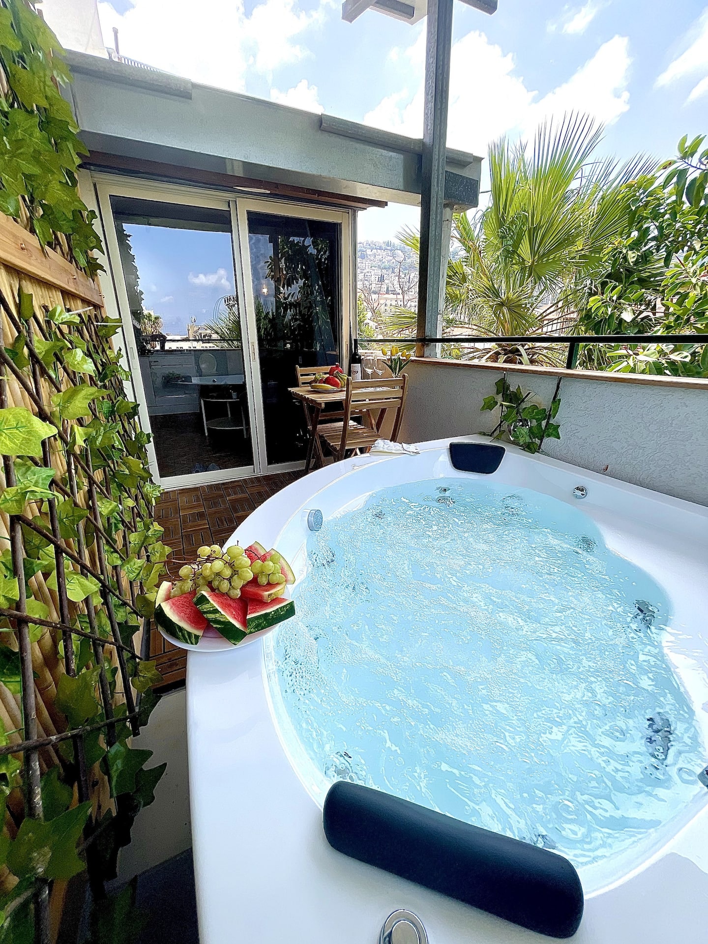 Authentic Studio with Jacuzzi in the Center